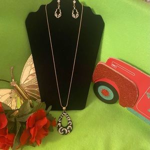 Beautiful New Black Austrian Necklace and Earrings!(#416)